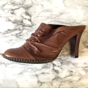 Brown Leather Gianni Bini mules / booties
